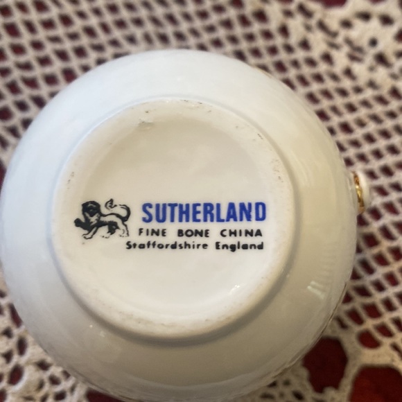 Sutherland fine bone China cream and sugar set with tray - Picture 5 of 8